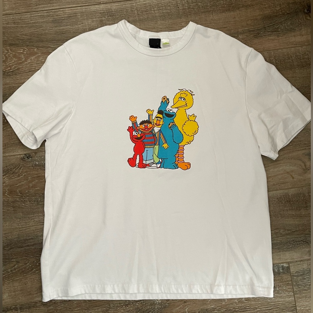 H&M Sesame Street White t-shirt size large Big Bird Ernie Bert Cookie Monster